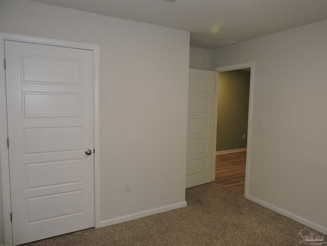 Building Photo - 5903 Laurel Oak Dr