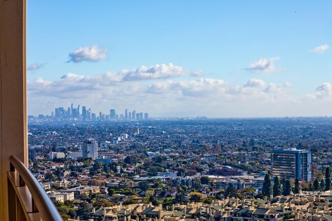 Building Photo - 1 W Century Dr