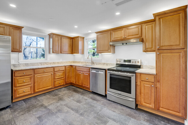 Kitchen SS appliances new granite counters and tile floor - 308 Portsmouth Ave