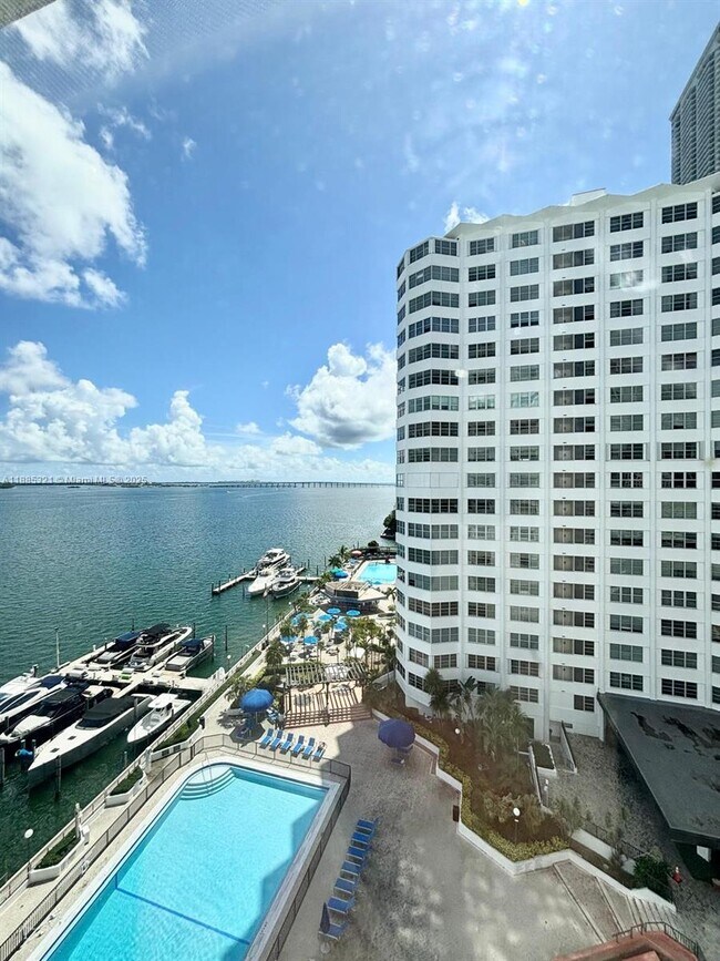 Building Photo - 801 Brickell Bay Dr
