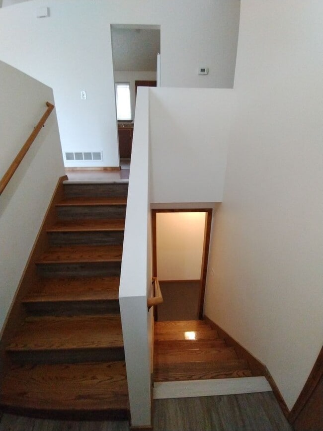 Building Photo - $2,100 / 4br - 1969ft2 - ?? Newman Lake 4B...