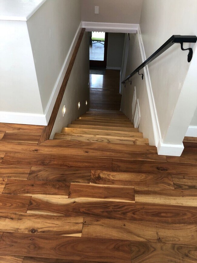 Building Photo - Elegant, Multilevel 3 Bedroom 2 Bathroom in Hillcrest / North Park with Outdoor Space
