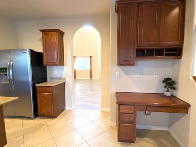 Building Photo - Available on July 31, 2025 For Viewing. Su...