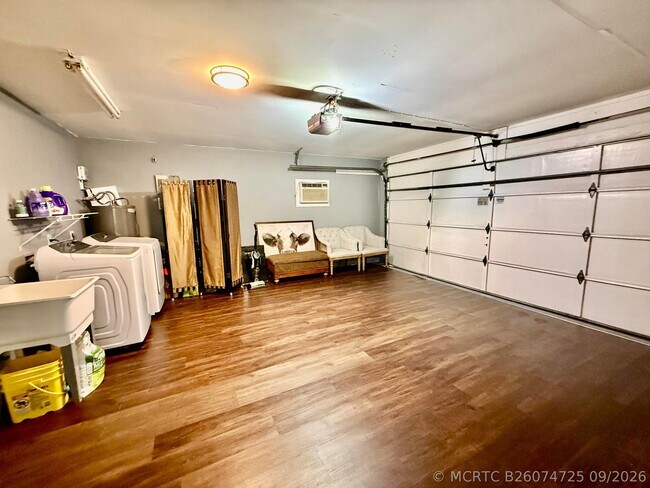 Building Photo - 1757 SW Gemini Ln
