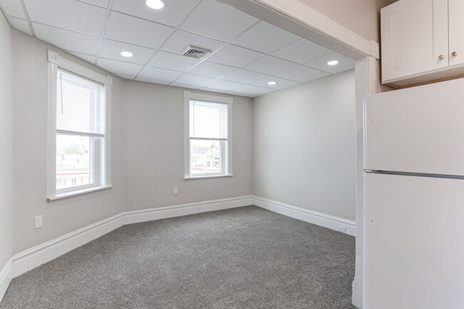 Building Photo - 601-603 Market St