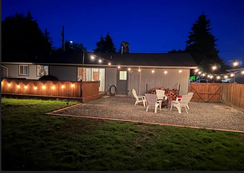 Building Photo - 12090 Country Ln