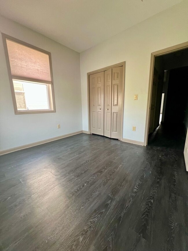 Building Photo - Stunning 6-Bedroom Townhome Steps Away from Temple! Available NOW! RENT SPECIAL - One Month FREE ...