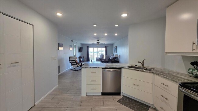 Building Photo - 1650 1st Ave W