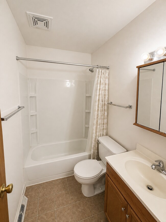 Building Photo - 2118 Melrose Dr