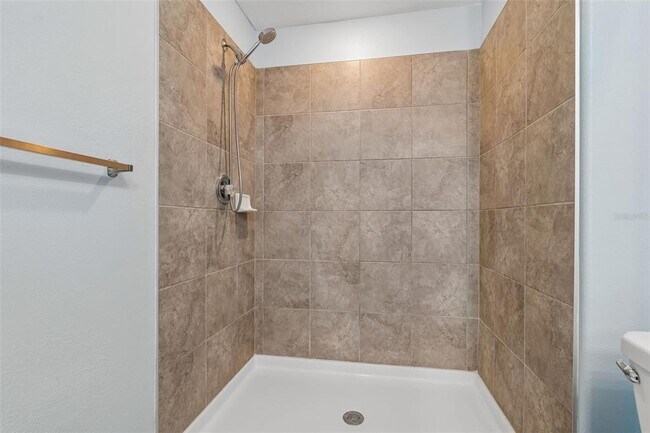Building Photo - 10687 Lake Montauk Dr