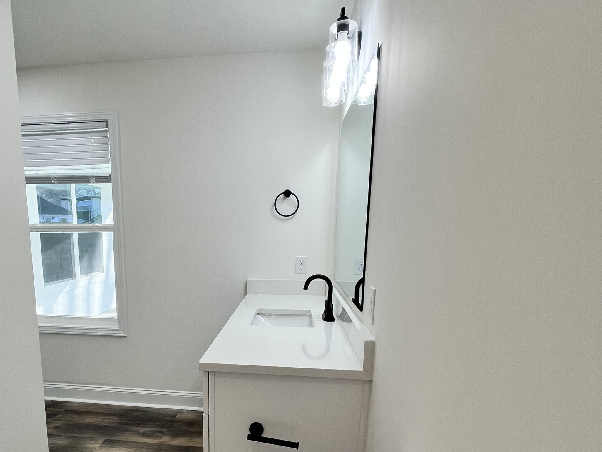 Building Photo - 118 Roland Ave