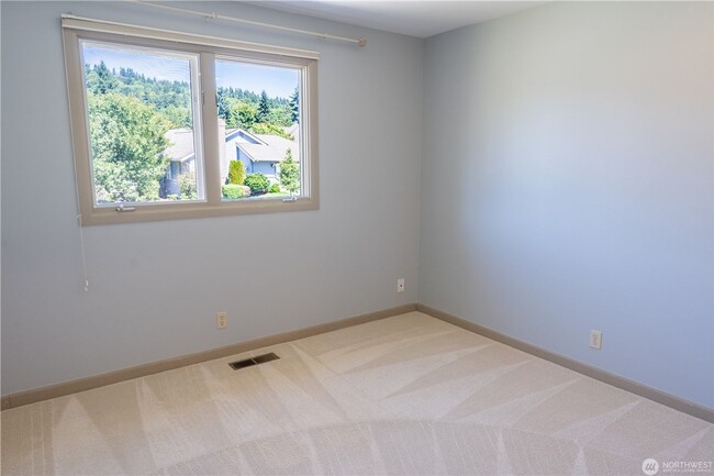 Building Photo - 4B/2.5Ba Bellevue House