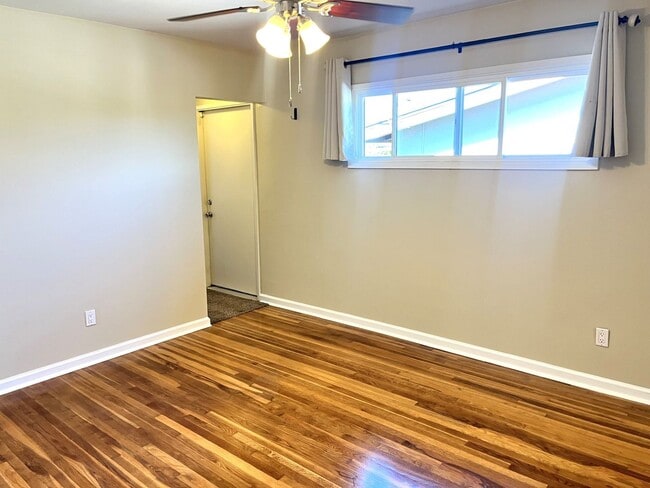 Building Photo - 5657 Barclay Ave