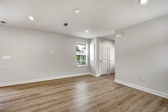Building Photo - 2752 Rowyn St