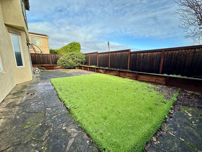 Building Photo - Coming Soon! Charming 3-Bedroom Hamilton Home