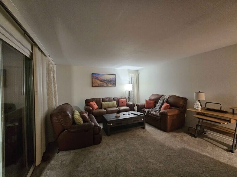 Building Photo - 1811 E Grand Ave