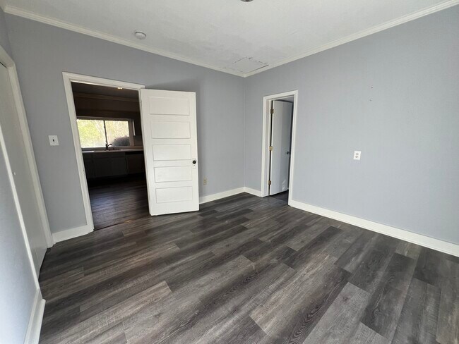 Building Photo - 1049 Stone House Rd