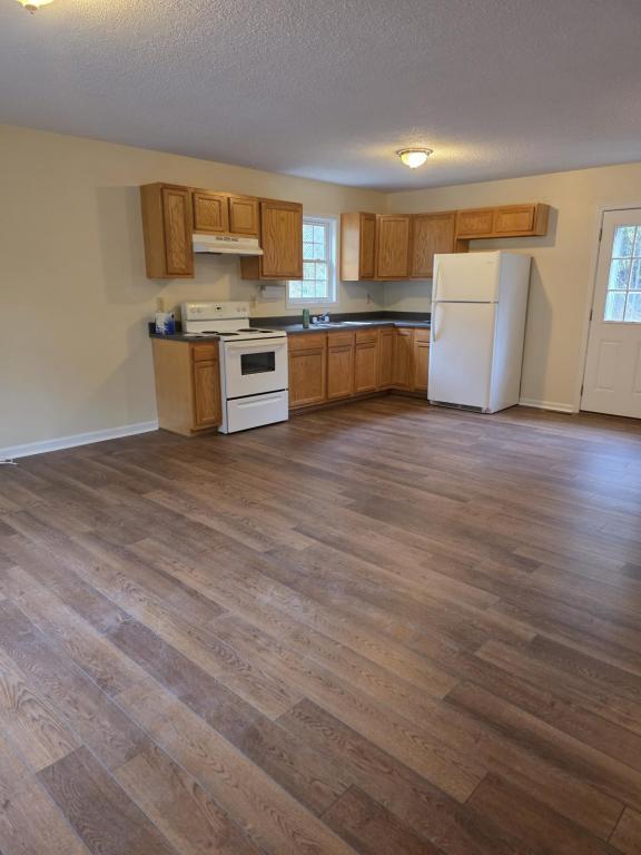 Building Photo - 550 Reids Hill Rd