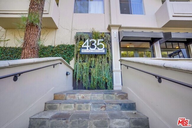 Building Photo - 435 N Oakhurst Dr