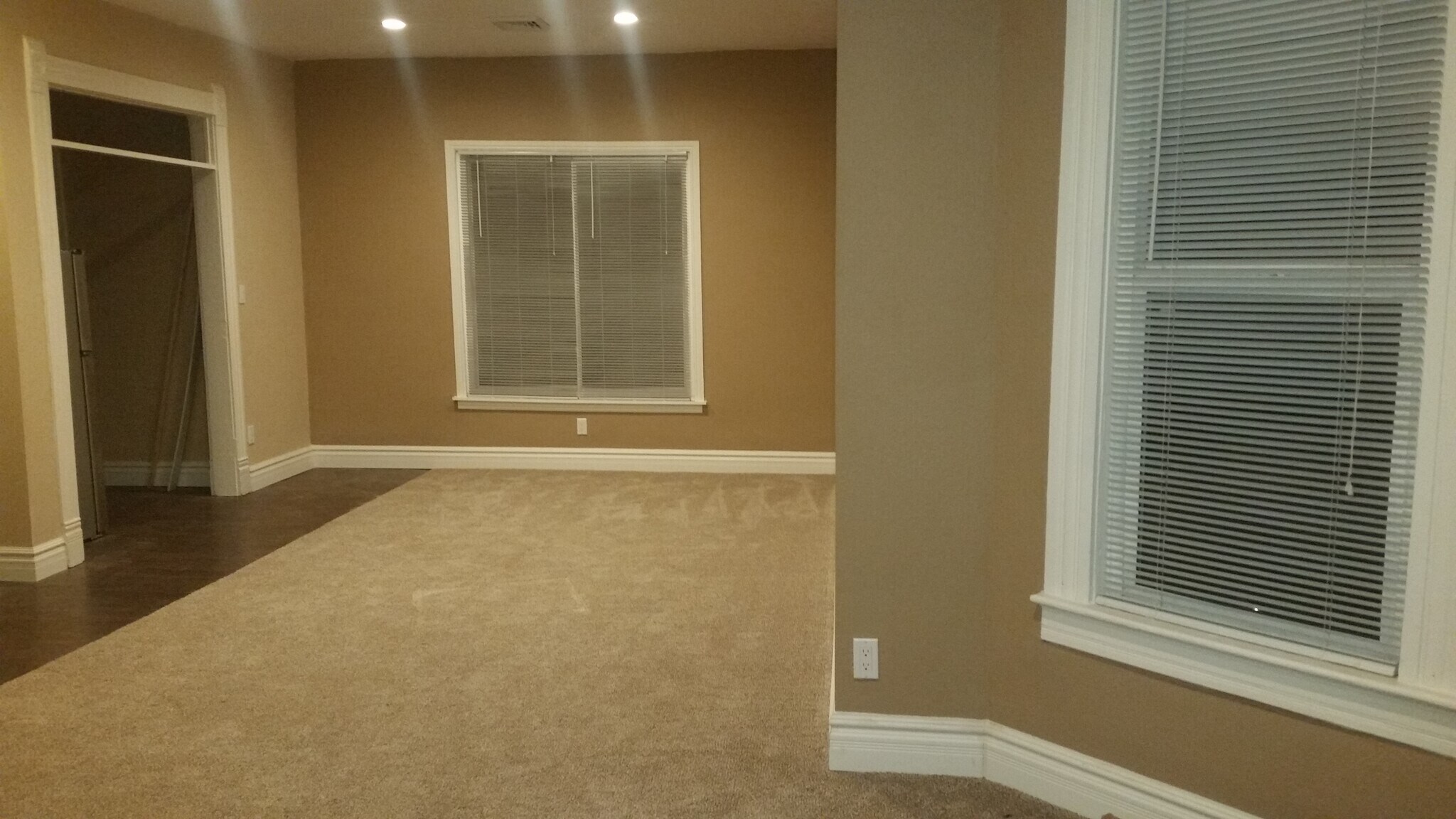 Upstairs bonus/family room (bar area to the left in photo) - 3927 Tejon St