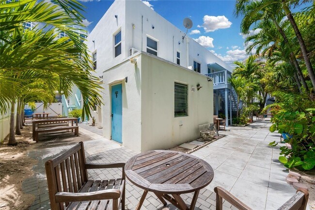 Building Photo - 3015 Seville St