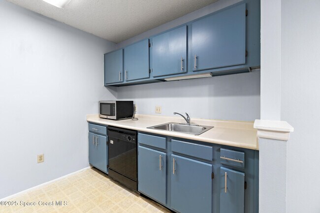 Building Photo - 225 S Tropical Trail