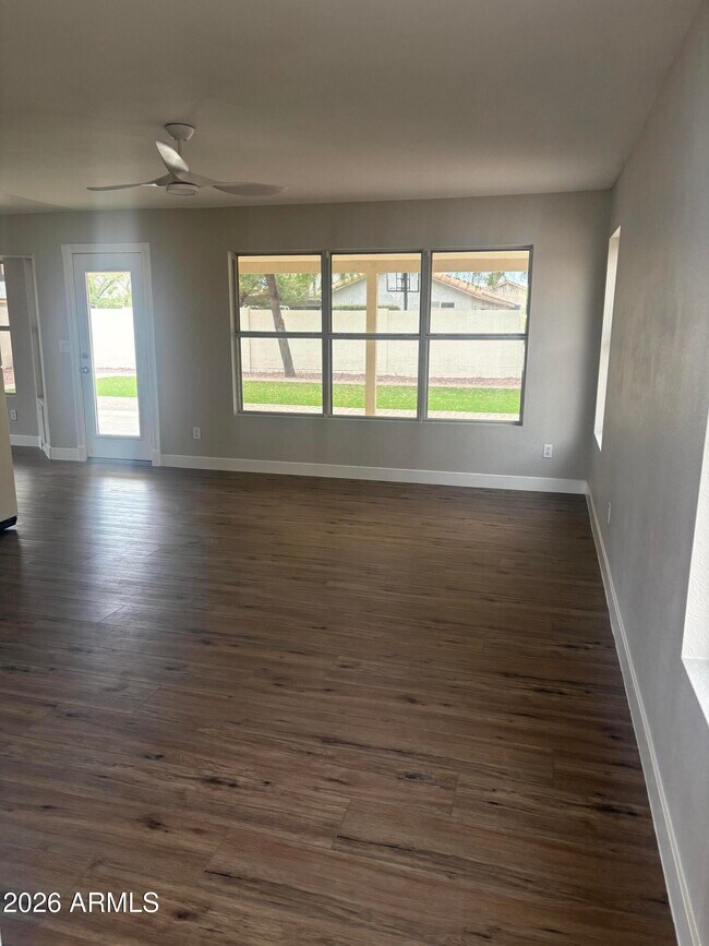 Building Photo - 2370 S Apache Dr
