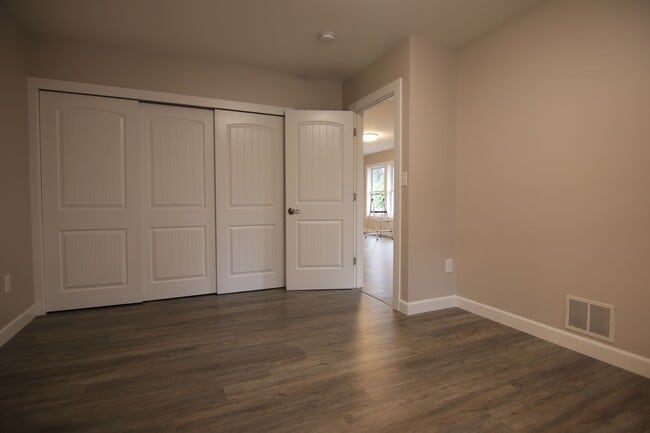 Building Photo - Updated 2 Bed 2 South Hill property 10 min from Medical District hospitals