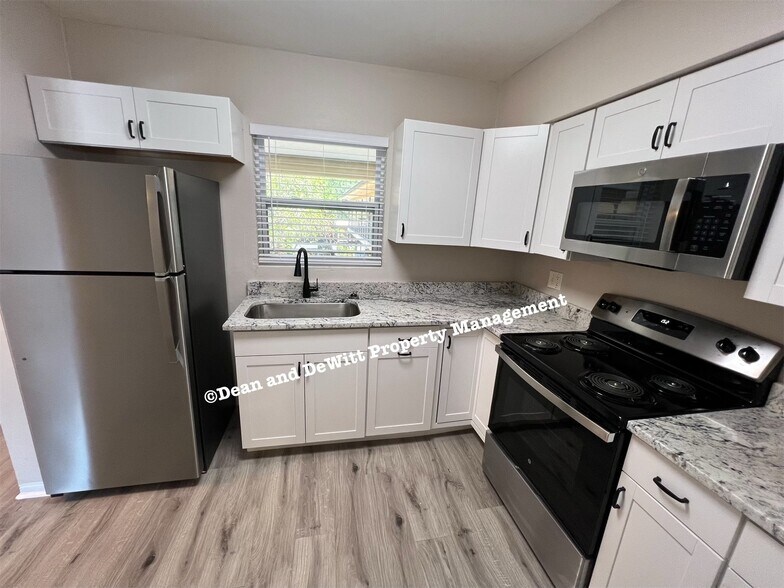 Building Photo - 1 Bed/1 Bath - Unit 17