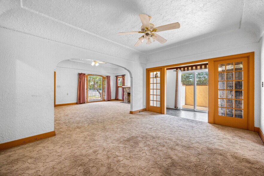 Building Photo - 301 N Janss St