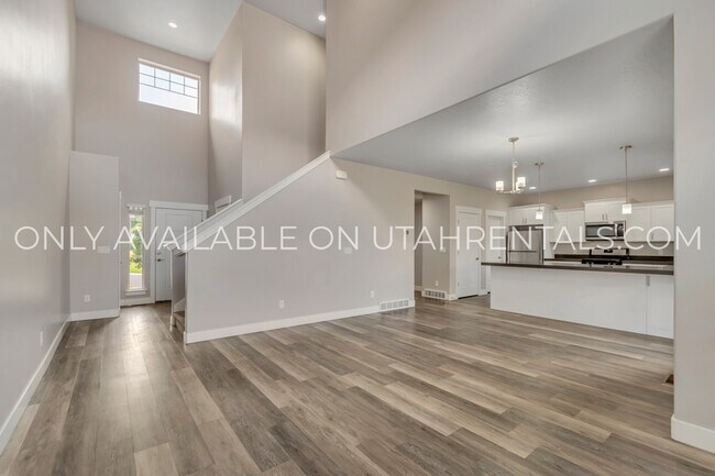 Building Photo - 1638 E Aspen Loop