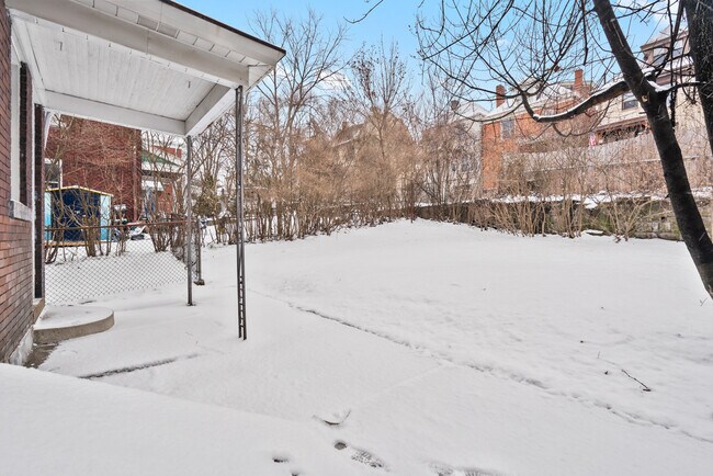 Building Photo - 439 Kingsboro St