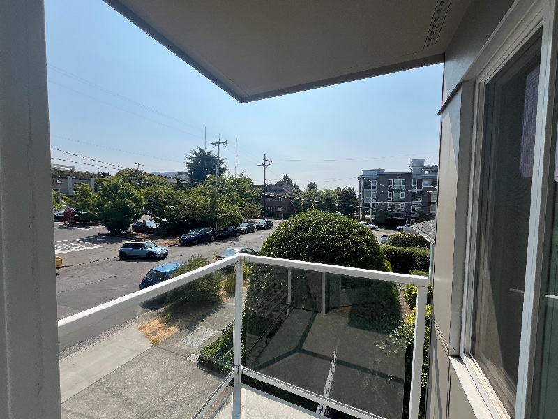 Building Photo - 215 14th Ave E