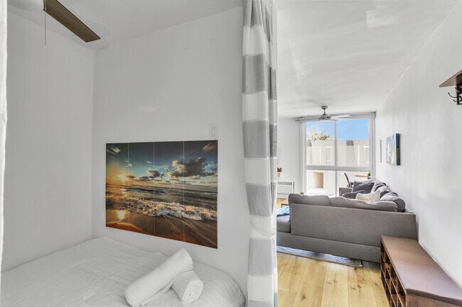 Building Photo - 3050 Rue D’Orleans