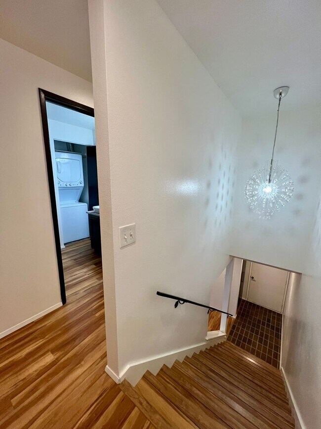 Building Photo - Westside Condo w/ Pool & Garage (Water Included)