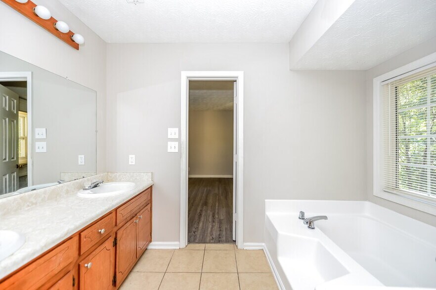 Building Photo - 1450 Moriah Trce