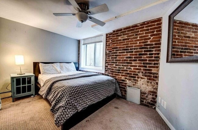 Building Photo - Charming one-bedroom unit with bonus room ...