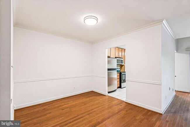 Building Photo - 300 Hilltop Ln