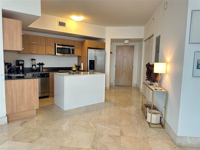 Building Photo - 350 S Miami Ave