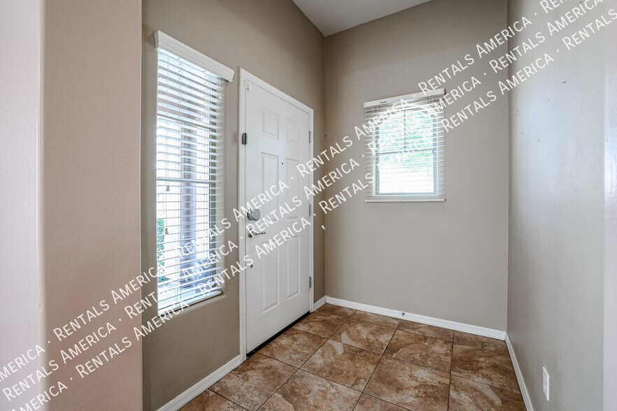 Building Photo - 2127 W Monte Cristo Ave
