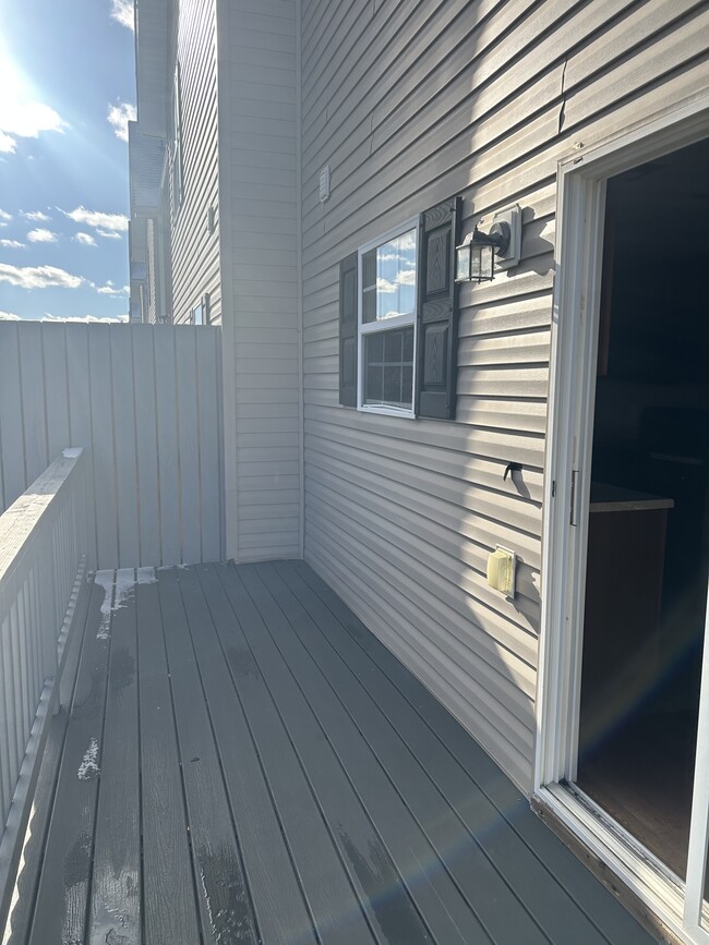 Building Photo - 2121 S Greenwood Dr