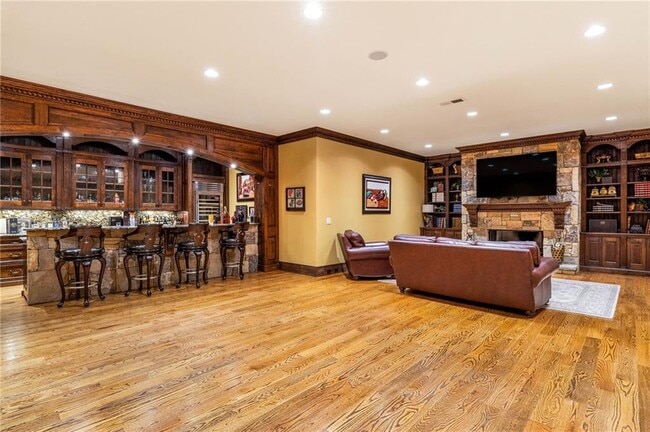 Building Photo - 4000 Heatherwood Way