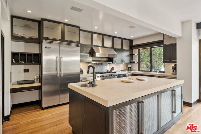 Building Photo - 215 S Anita Ave