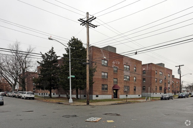 Building Photo - Braddock Gardens