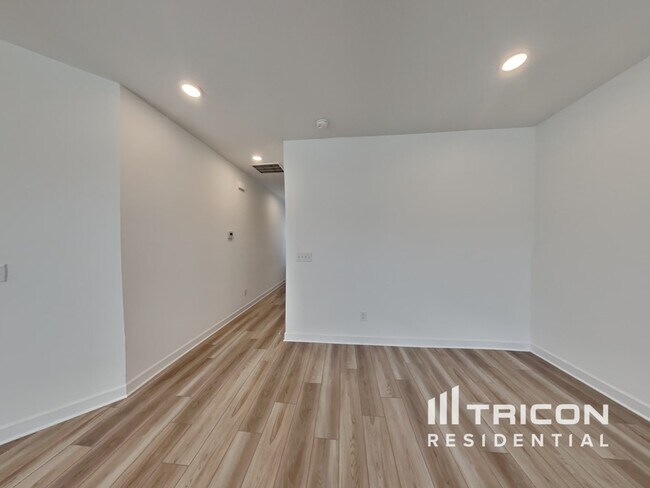 Building Photo - 156 Millbrook Dr