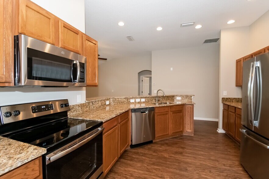 Building Photo - 2727 Cross Creek Dr