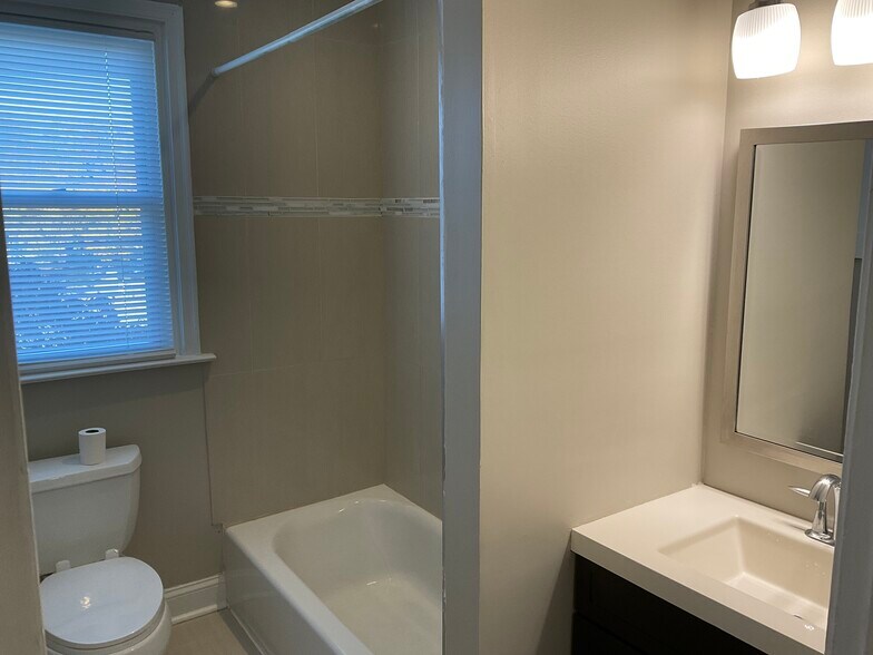 Building Photo - 1631 Elaine St