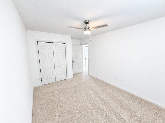 Building Photo - 5769 Dewsbury Ln