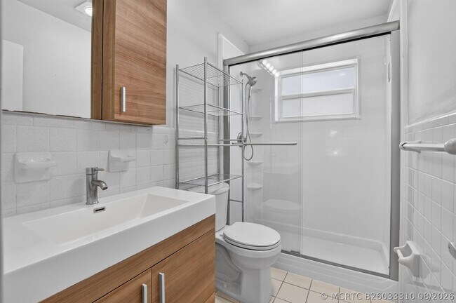 Building Photo - 3801 NE 22nd Terrace