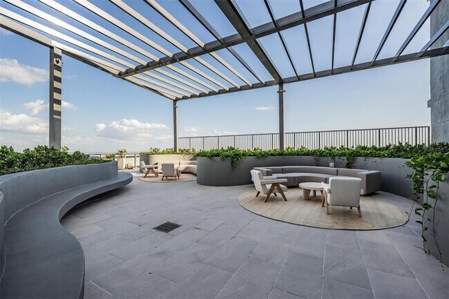 Building Photo - 3015 S Ysabella Ave
